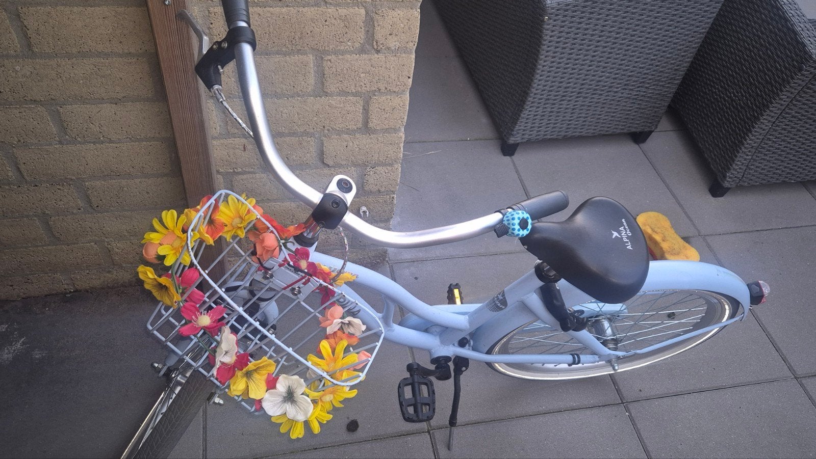Alpina fiets - Lichtblauw met bloemenmand, Fietsen en Brommers, Ophalen, Terugtraprem, 22 inch, Gebruikt