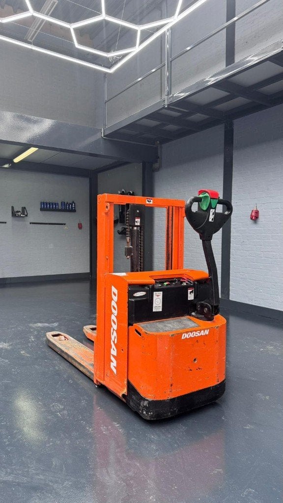 Doosan LEDD 12.5/18 Elektrische Stapelaar 1800 kg, Ophalen, Stapelaar, Doosan, 1000 tot 2000 kg