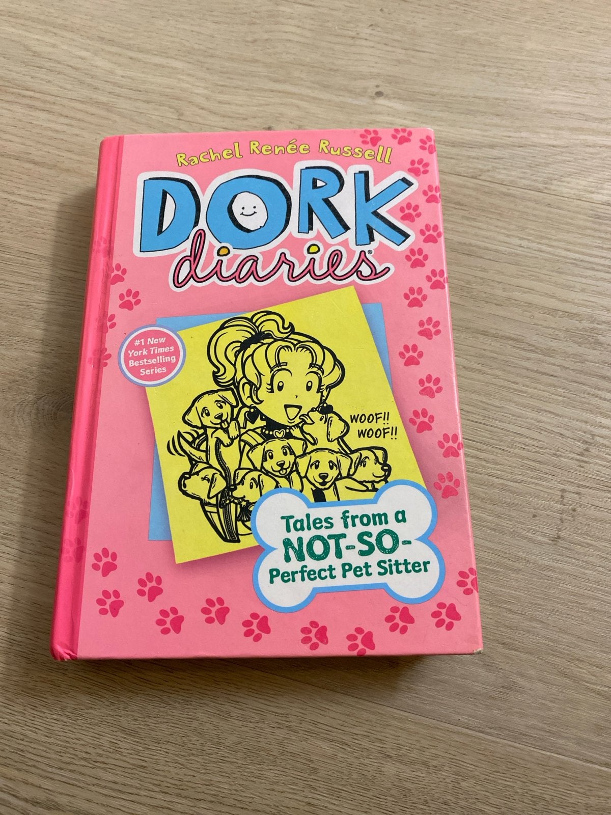 Dork Diaries: Tales from a NOT-SO-Perfect Pet Sitter, Ophalen of Verzenden, Zo goed als nieuw, Fictie