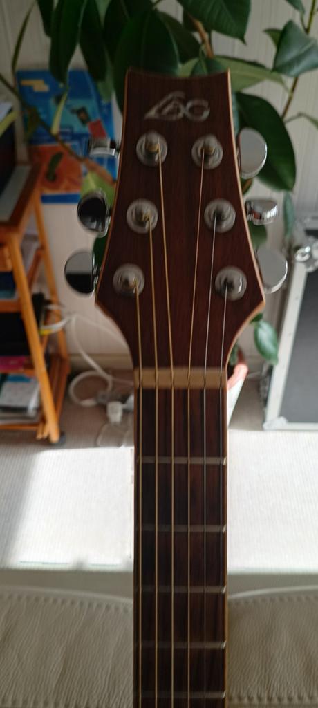 LAG semie akoestisch gitaar., Muziek en Instrumenten, Snaarinstrumenten | Gitaren | Akoestisch, Ophalen, Zo goed als nieuw, Western- of Steelstringgitaar