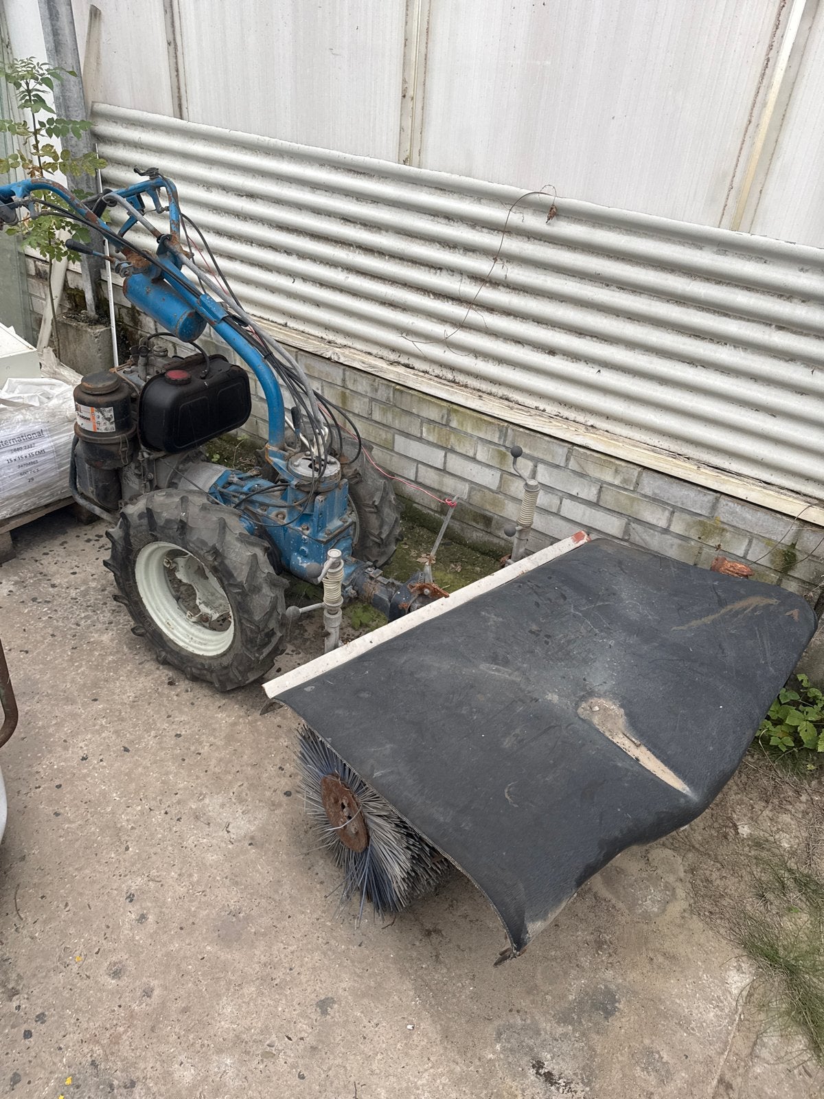 Lombardini Twee-wielige Tractor met Borstel, Ophalen, Grondbewerking