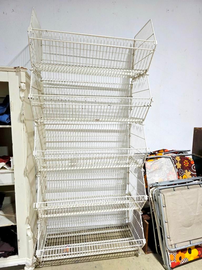 White metal shelving cabinet with 5 baskets - stellingkast, Huis en Inrichting, Kasten | Stellingkasten, Ophalen, Gebruikt