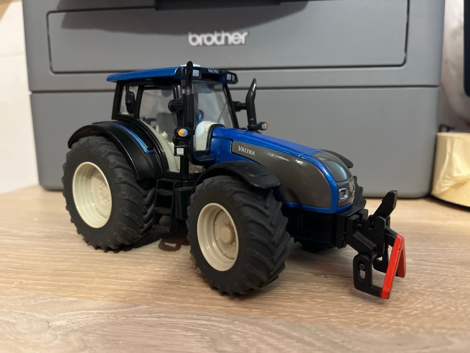 Siku Valtra T191 Tractor - Gedetailleerd Speelgoedmodel, Ophalen of Verzenden, Zo goed als nieuw
