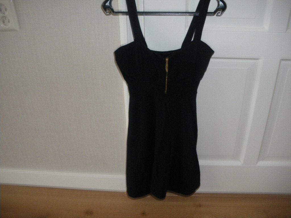 nieuw heel leuk zwart zomer jurkje met rits mt 38 merk only, Maat 38/40 (M), Zwart, Nieuw, Ophalen of Verzenden