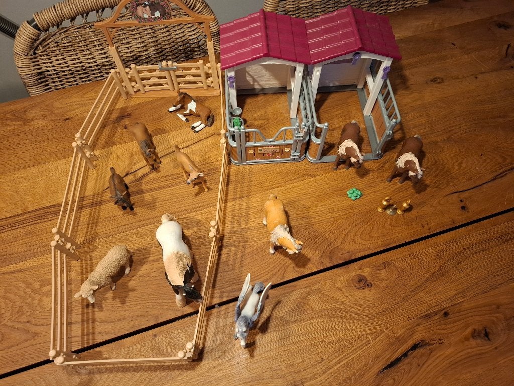 Schleich Paarden Speelset met Omheining en 2 stallen, Ophalen of Verzenden, Zo goed als nieuw