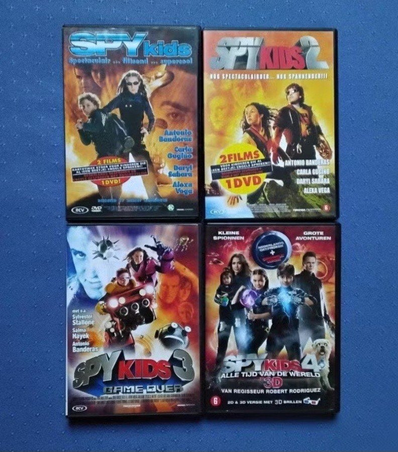 DVD Spykids 1-4 (deel 4 in 3D incl 2 brilletjes), Vanaf 6 jaar, Ophalen, Zo goed als nieuw, Overige genres