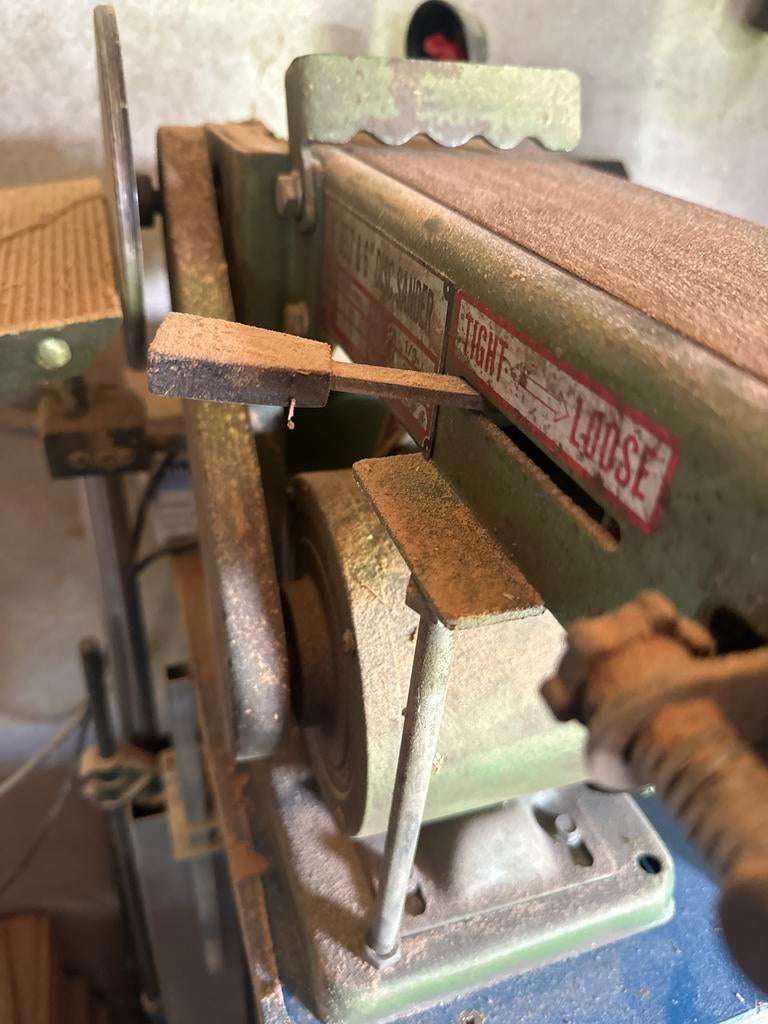 Robuuste bandschuurmachine met schijfschuurder, Doe-het-zelf en Verbouw, Gereedschap | Schuurmachines, Ophalen, Gebruikt, 600 tot 1200 watt
