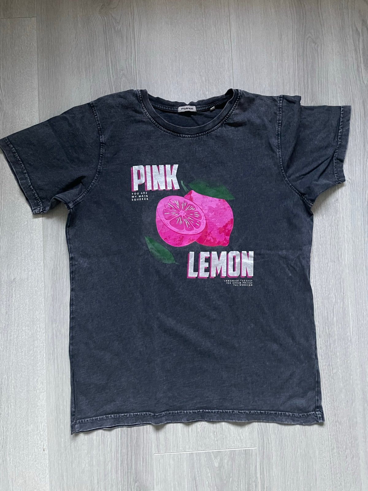 Madness T-shirt 'Pink Lemon' - Maat S, Ophalen of Verzenden, Korte mouw, Maat 36 (S), Grijs