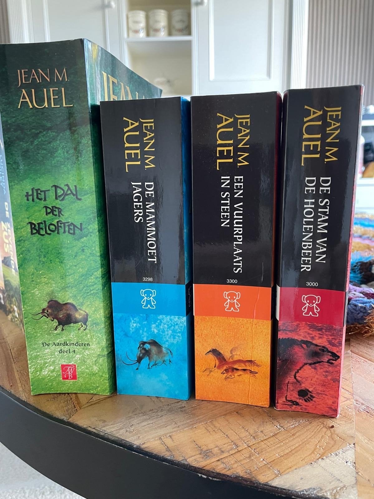 De Aardkinderen serie van Jean M. Auel - 4 boeken, Boeken, Ophalen, Gelezen, Nederland