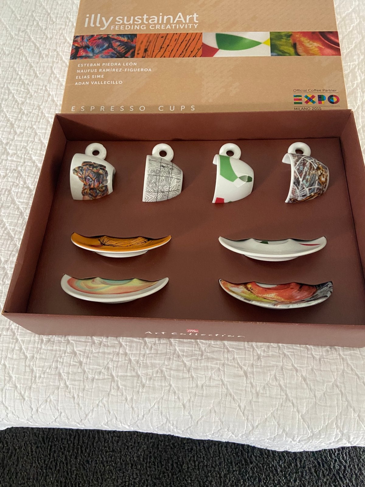 Illy sustainArt  collection expresso cups.  Nieuw in doos., Verzenden, Nieuw, Porselein, Kop en/of schotel