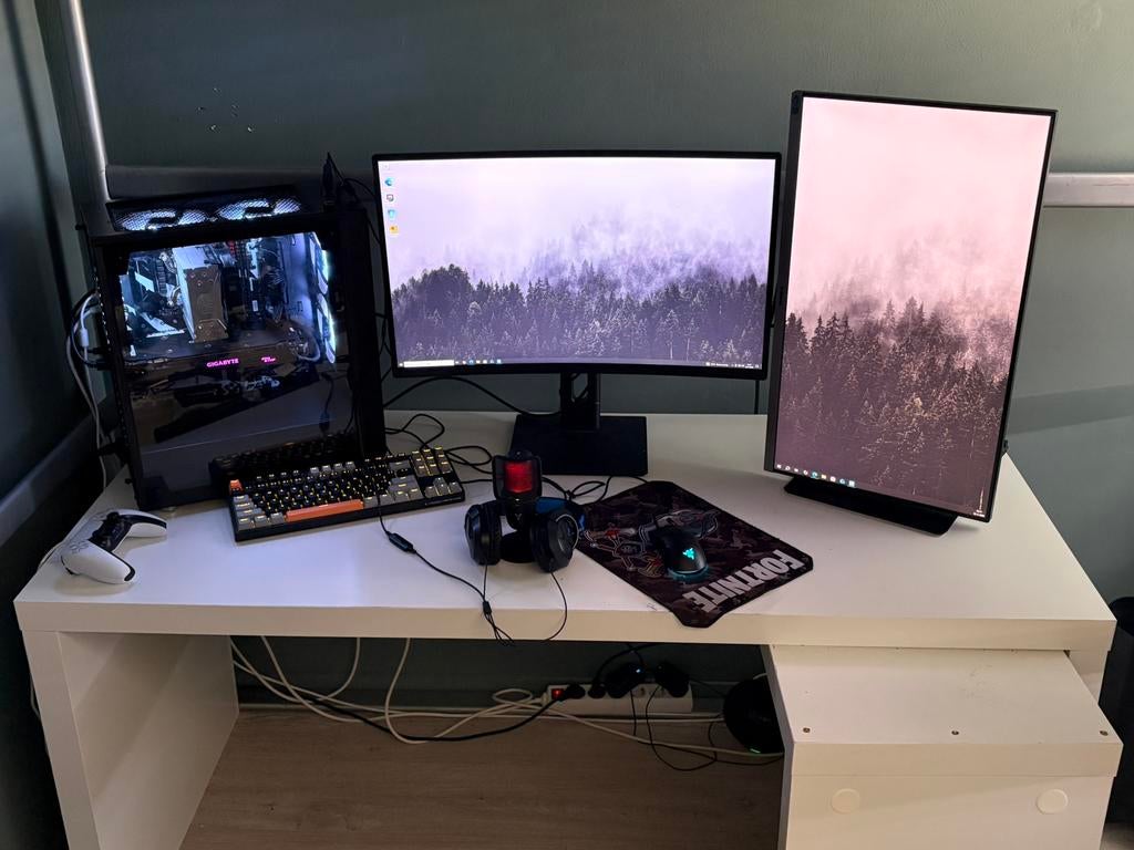 Complete Gaming Setup | 2 Screens + Stream Mic + Full Gear, Spelcomputers en Games, Games | Pc, 1 speler, Ophalen of Verzenden