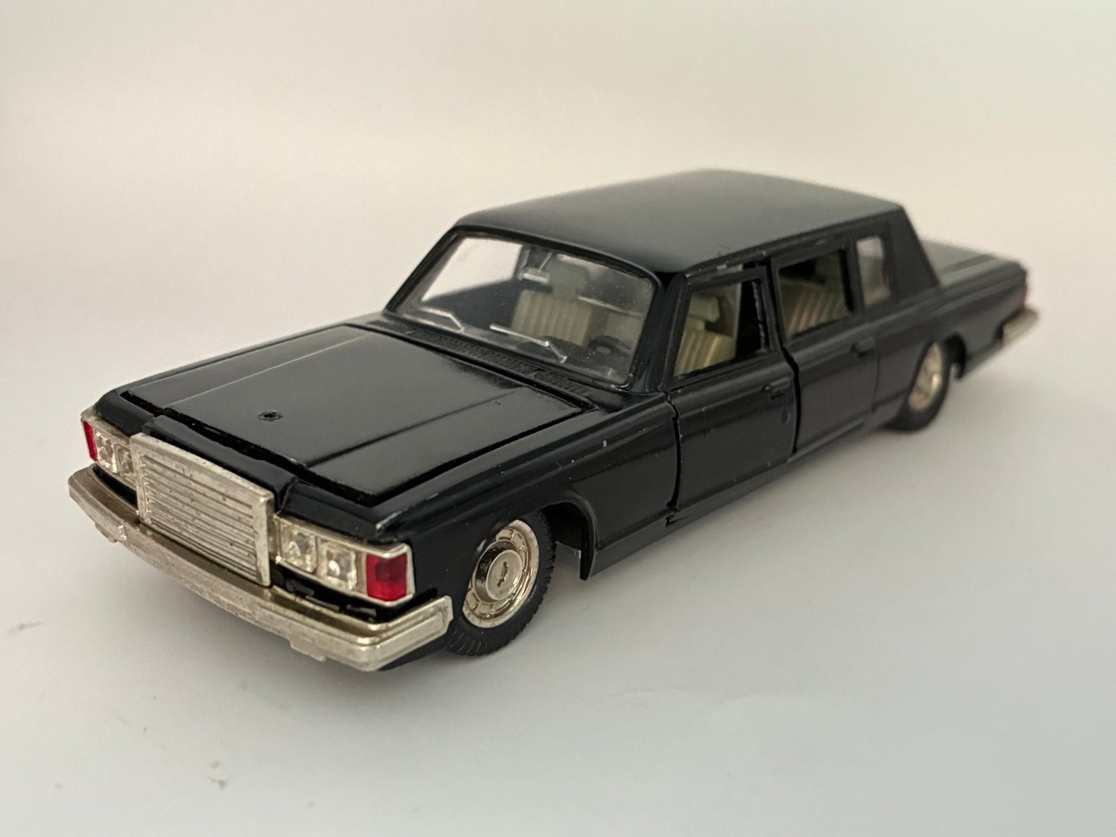 ZiL/ЗИЛ 117 limousine 1971 - Avtomobili SSSR, Ophalen of Verzenden, Zo goed als nieuw, Auto, Overige merken