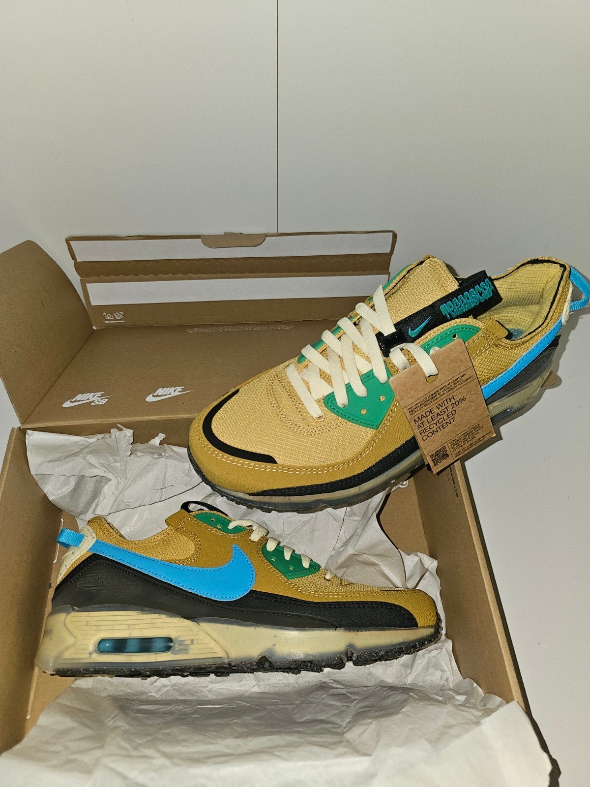 Nike Air Max 90 Terrascape "Wheat Gold" - Maat 45,5, Kleding | Heren, Schoenen, Overige kleuren, Nike, Nieuw, Ophalen of Verzenden