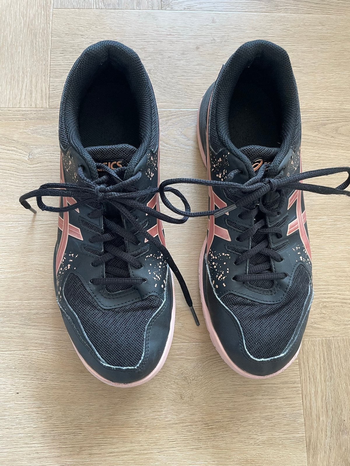 Asics indoor schoenen zwart/roze mt 41.5 - zaalhockey/gym, Ophalen of Verzenden, Gebruikt