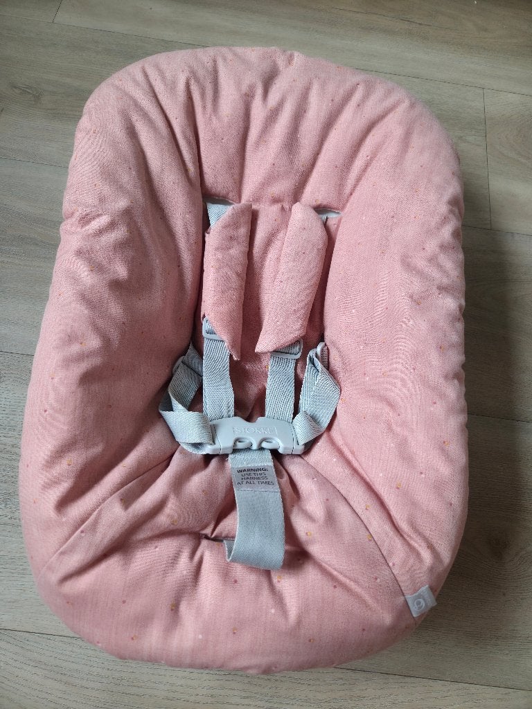 Stokke newbornset roze nieuw model met 2 standen (lig + zit), Kinderen en Baby's, Kinderstoelen, Ophalen, Zo goed als nieuw, Meegroeistoel