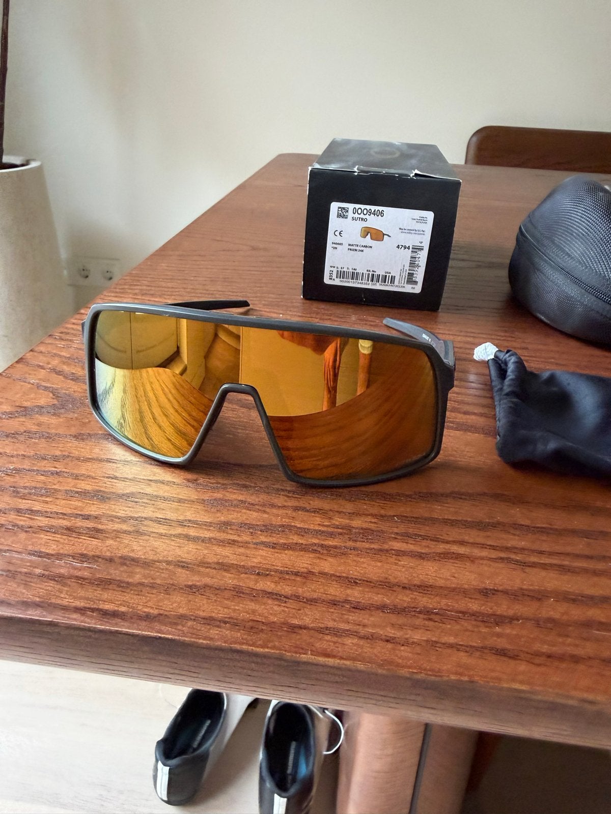 Oakley Sutro Matte Carbon - Prizm 24k, Sieraden, Tassen en Uiterlijk, Zonnebril, Zwart, Ophalen of Verzenden, Zo goed als nieuw