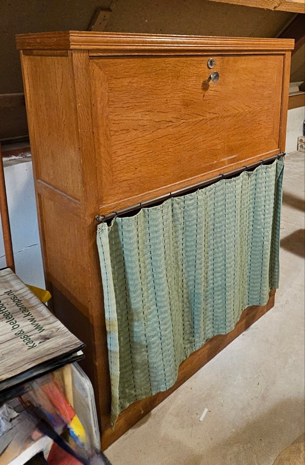 Simpele houten opbergkast, Ophalen