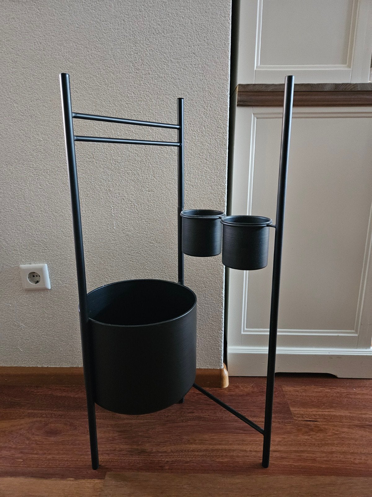 Zwart rek met bloempotten (1 grote, 2 kleine), Huis en Inrichting, Ophalen, Gebruikt, Zwart, Metaal