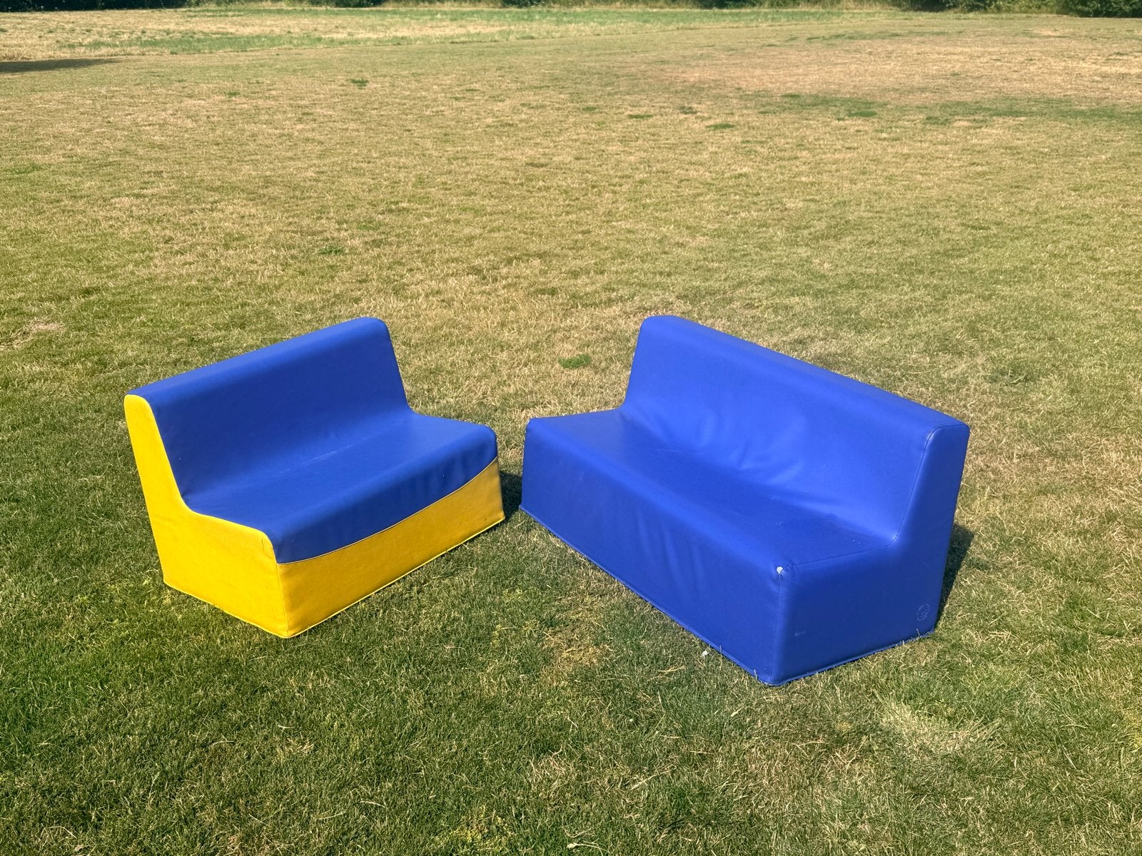 Set van 2 zachte kinderbankjes - blauw/geel, Ophalen, Kunststof, Gebruikt, 150 tot 200 cm