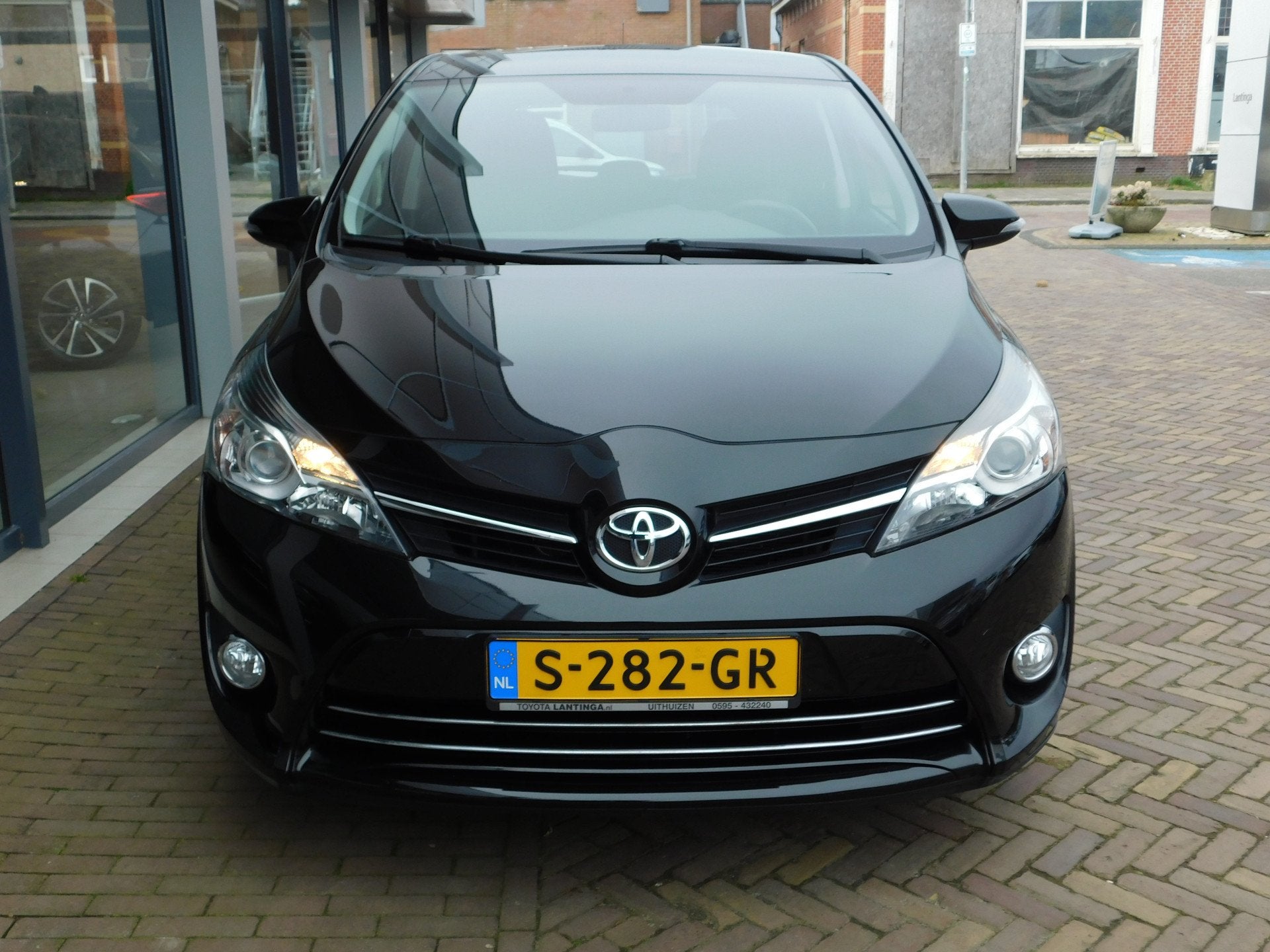 Toyota Verso 1.8 VVT-i Aspiration (bj 2013), Auto's, Voorwielaandrijving, Gebruikt, 4 cilinders, Zwart