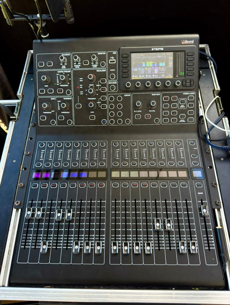 Midas M32r mengpaneel incl. rackmounts, Muziek en Instrumenten, Mengpanelen, Ophalen of Verzenden, Zo goed als nieuw, 20 kanalen of meer