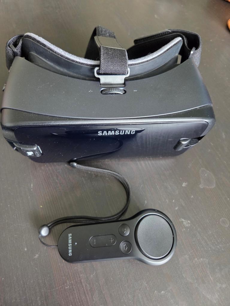 Samsung Gear VR met Controller - Zo goed als nieuw, Spelcomputers en Games, Virtual Reality, Ophalen of Verzenden, Zo goed als nieuw