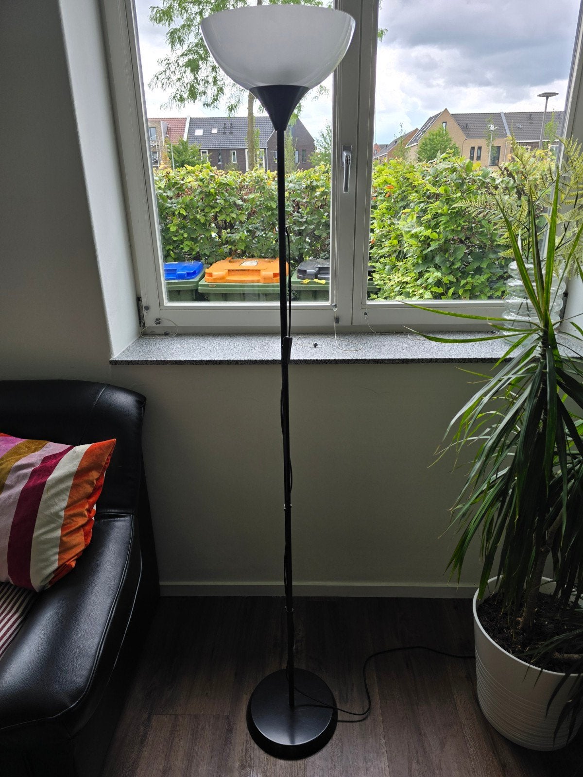 3x Ikea Tagarp Staande uplight, zwart/wit, Huis en Inrichting, Lampen | Vloerlampen, Ophalen, Kunststof, 150 tot 200 cm