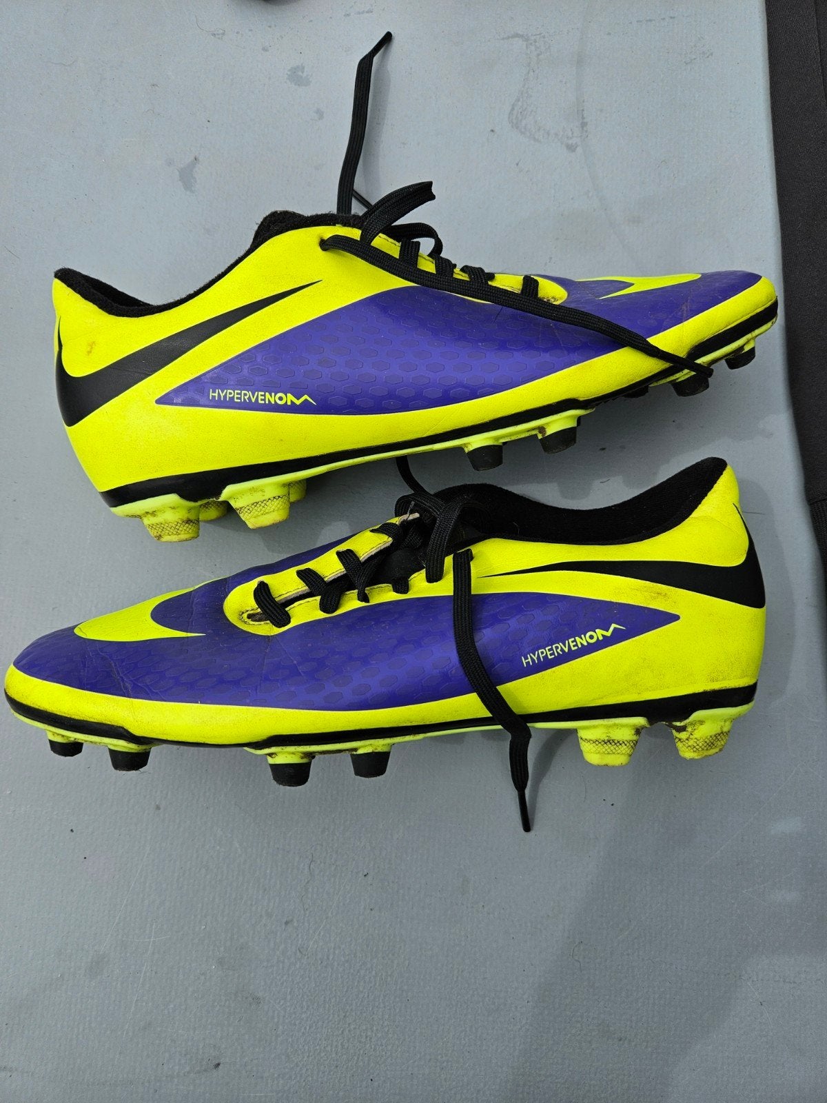 Nike Hypervenom voetbalschoenen met scheenbeschermers, Sport en Fitness, Voetbal, Ophalen of Verzenden, Gebruikt, Schoenen
