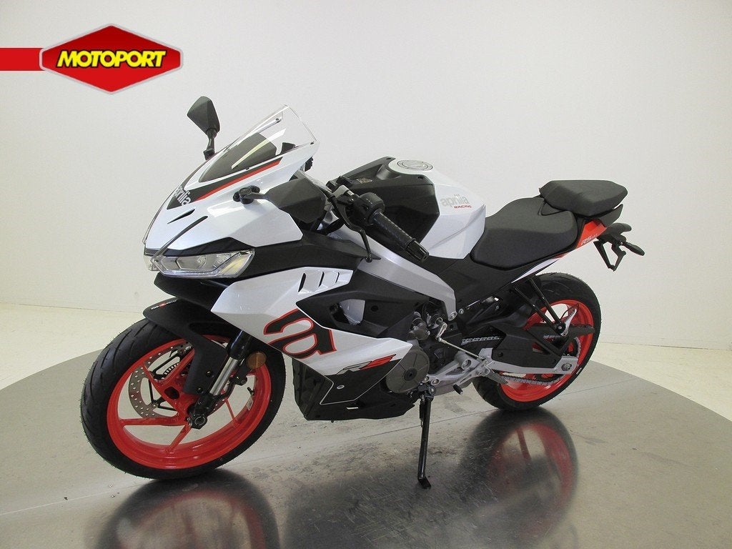 Aprilia RS457 (bj 2025), Bas@piaggio.nl, Piaggio Benelux bv., Nieuw, Bedrijf