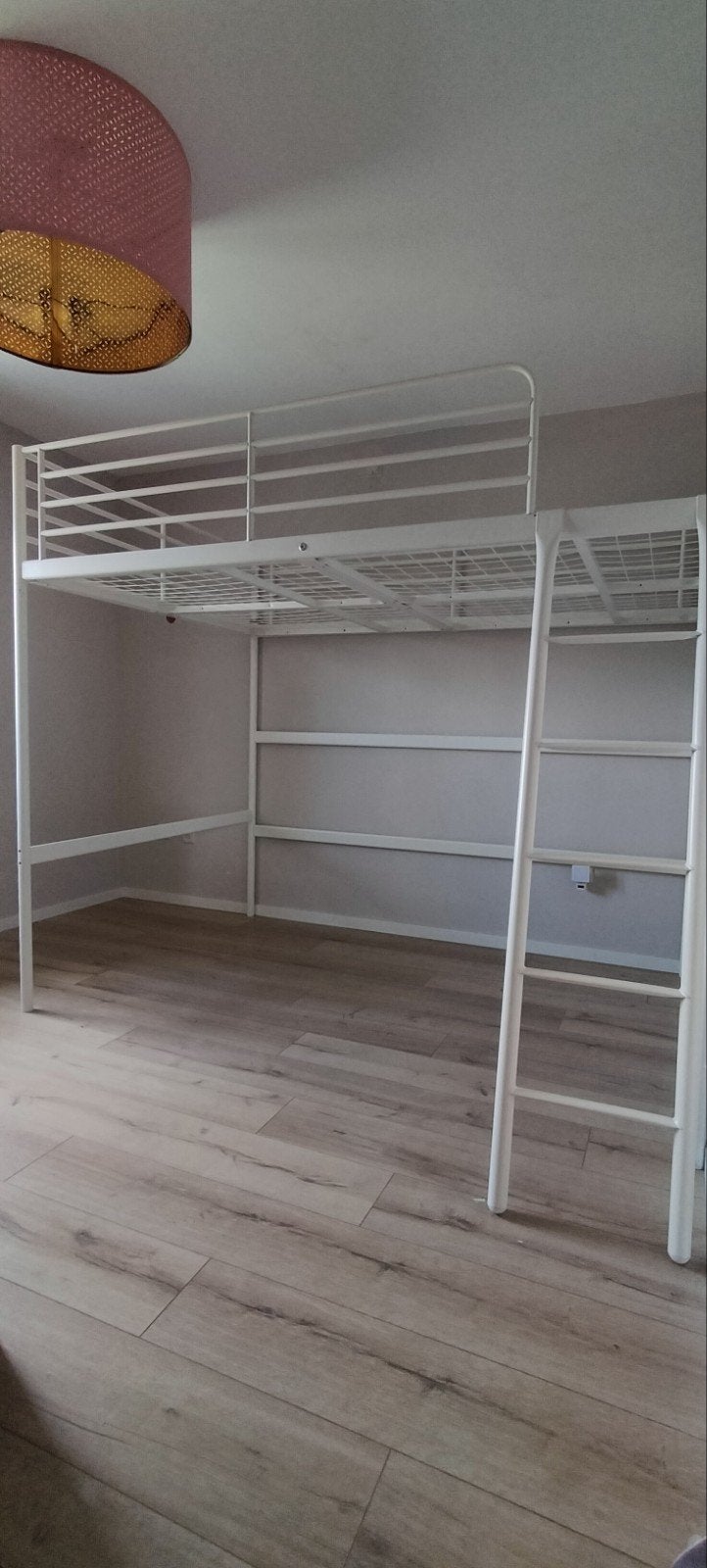 Witte metalen hoogslaper twijfelaar – ruimtebesparend, Huis en Inrichting, Slaapkamer | Stapelbedden en Hoogslapers, Ophalen, Gebruikt