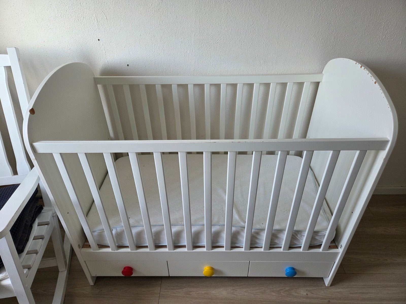 Wit, houten ledikant met 3 laatjes en goed matras, Ophalen, Gebruikt, Ledikant
