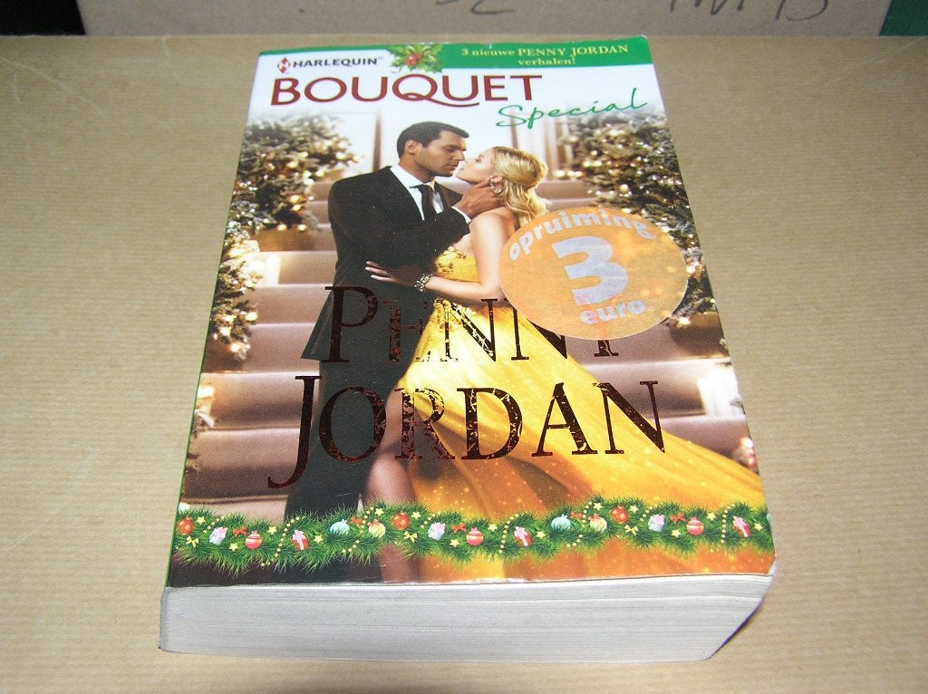 Harlequin Bouquet Special Penny Jordan (3-in-1), Boeken, Ophalen of Verzenden, Gelezen, Penny Jordan