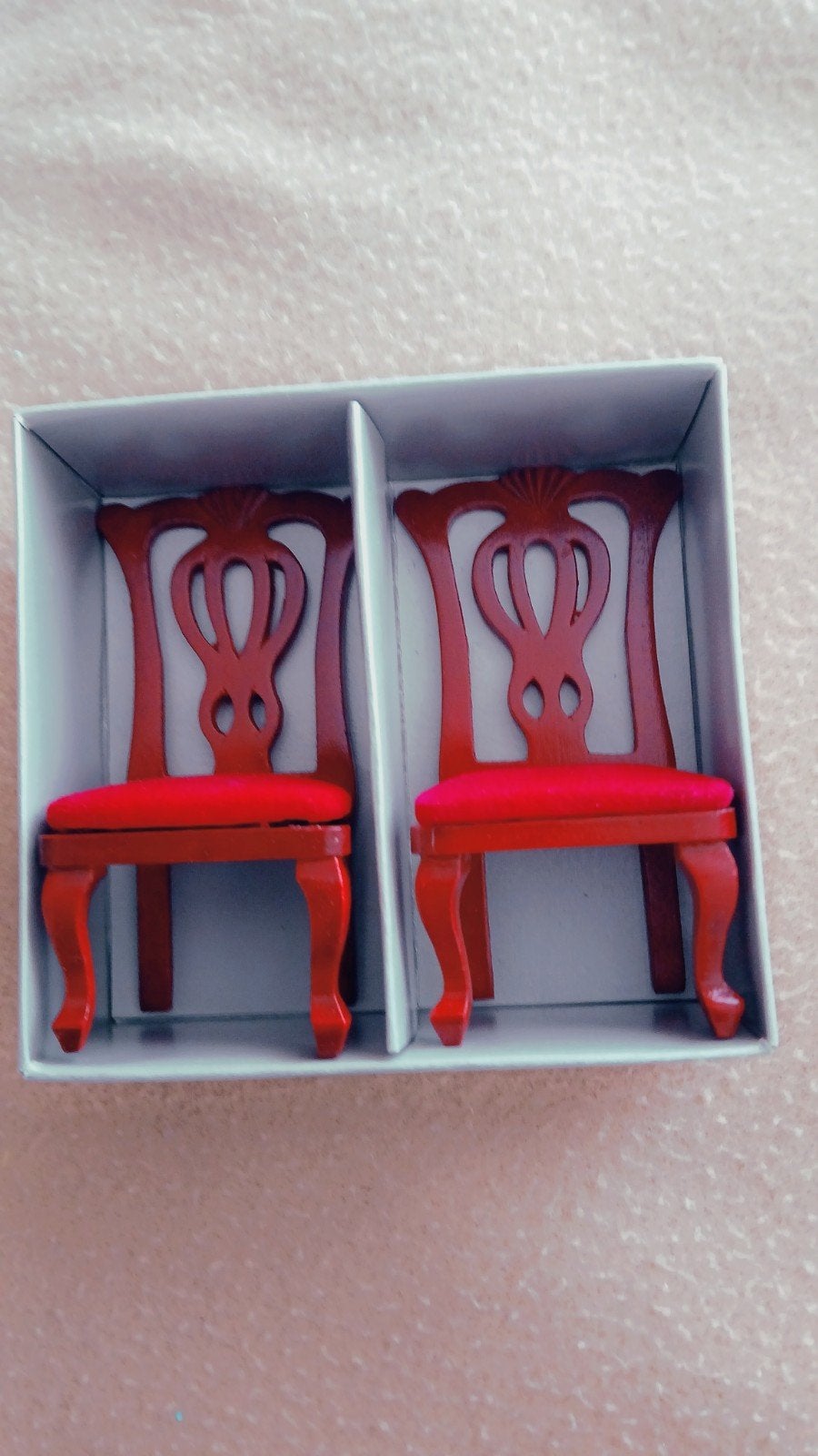Miniatuur meubels voor poppenhuis: bed, kast, stoelen, ramen, Ophalen of Verzenden, Zo goed als nieuw, Poppenhuis