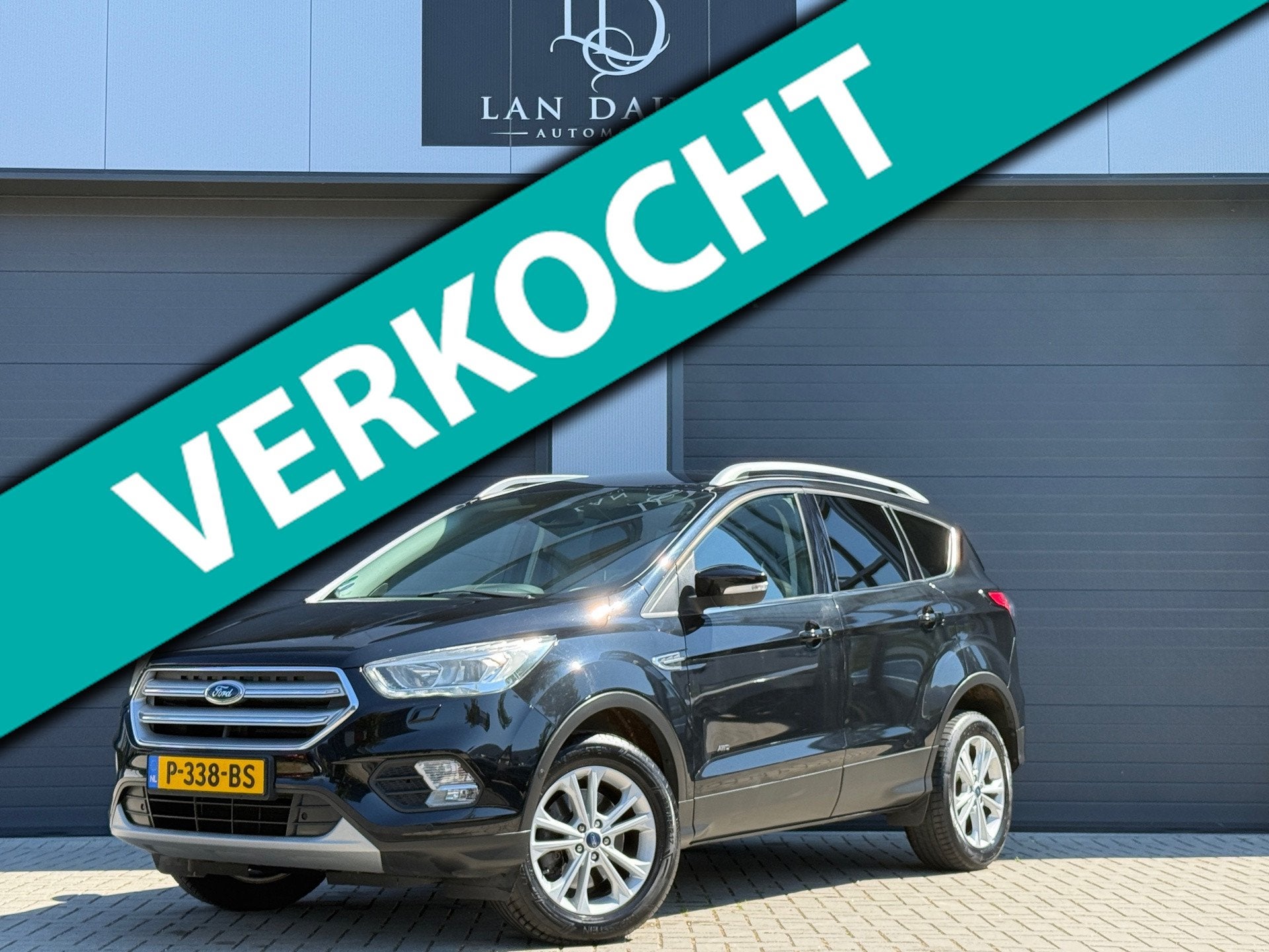 Ford Kuga 1.5 Titanium 4WD / AUTOMAAT / CAMERA / TREKHAAK, Auto's, Euro 6, 4 cilinders, 1850 kg, Zwart