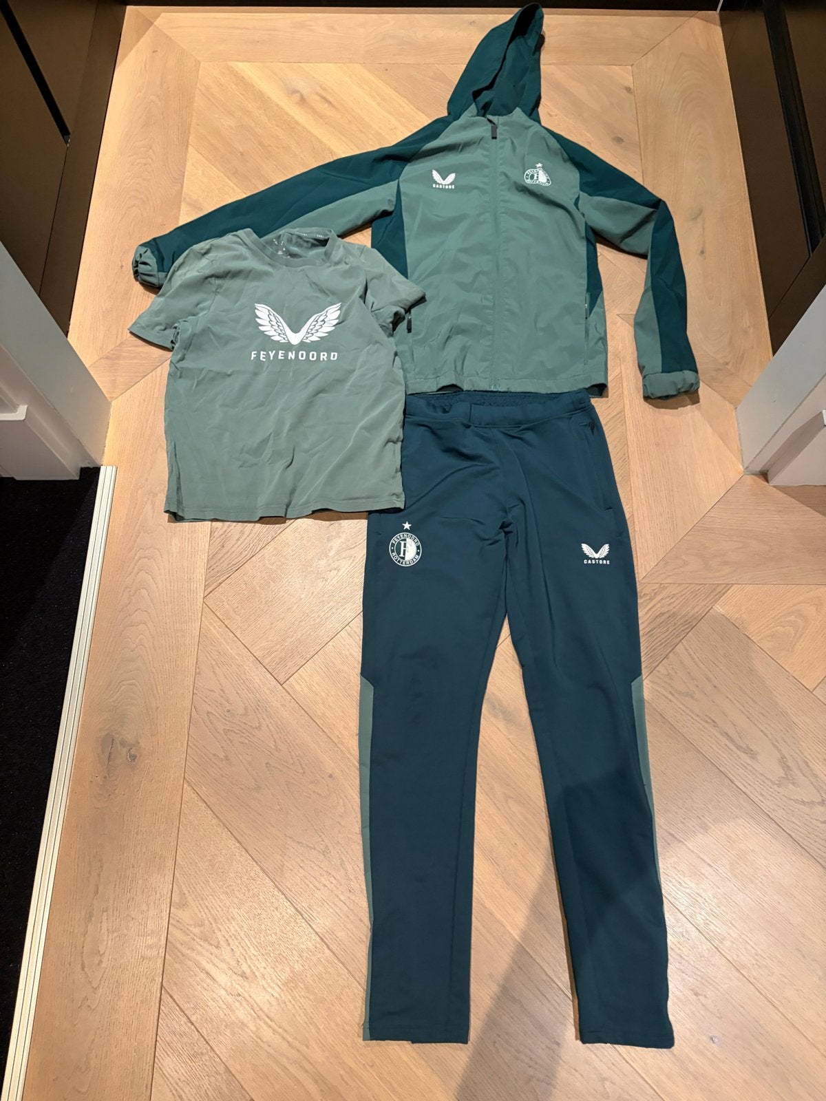 Feyenoord Castore trainingspak maat 158/164 -, Maat 48/50 (M), Ophalen of Verzenden, Zo goed als nieuw, Voetbal