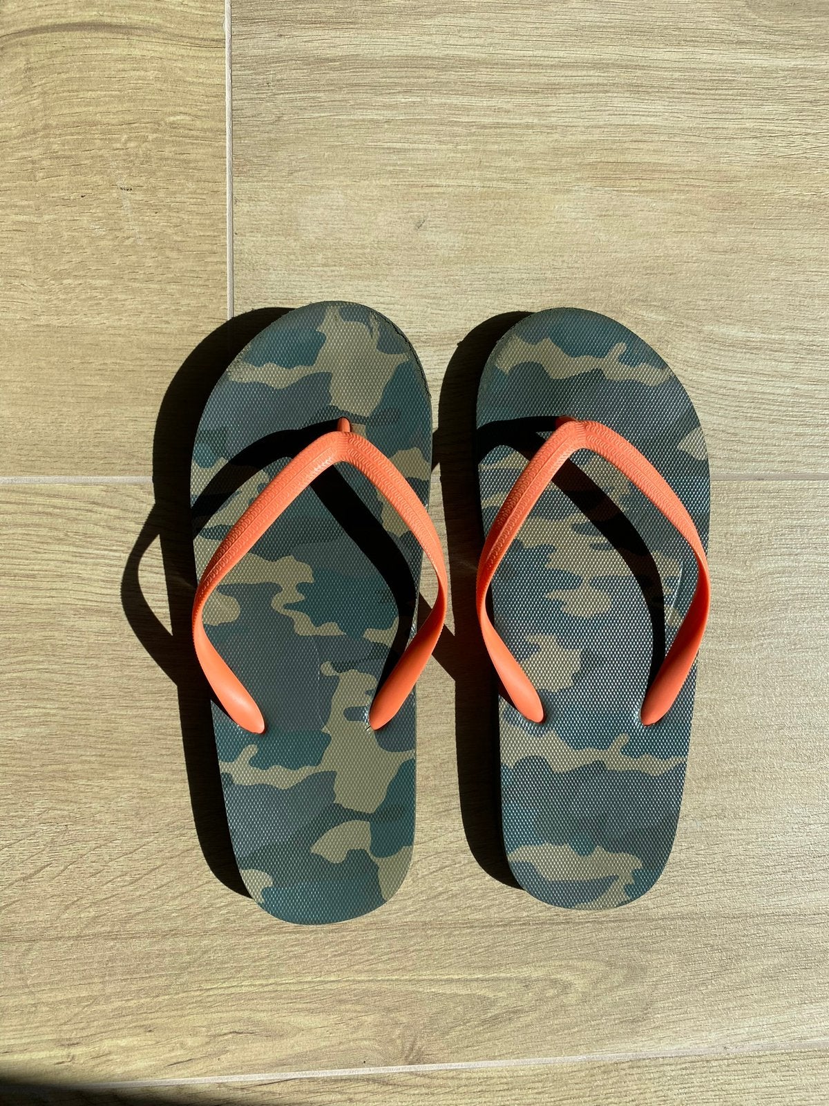Teenslippers legergroen maat 39, Jongen of Meisje, Overige typen, Ophalen of Verzenden, Zo goed als nieuw