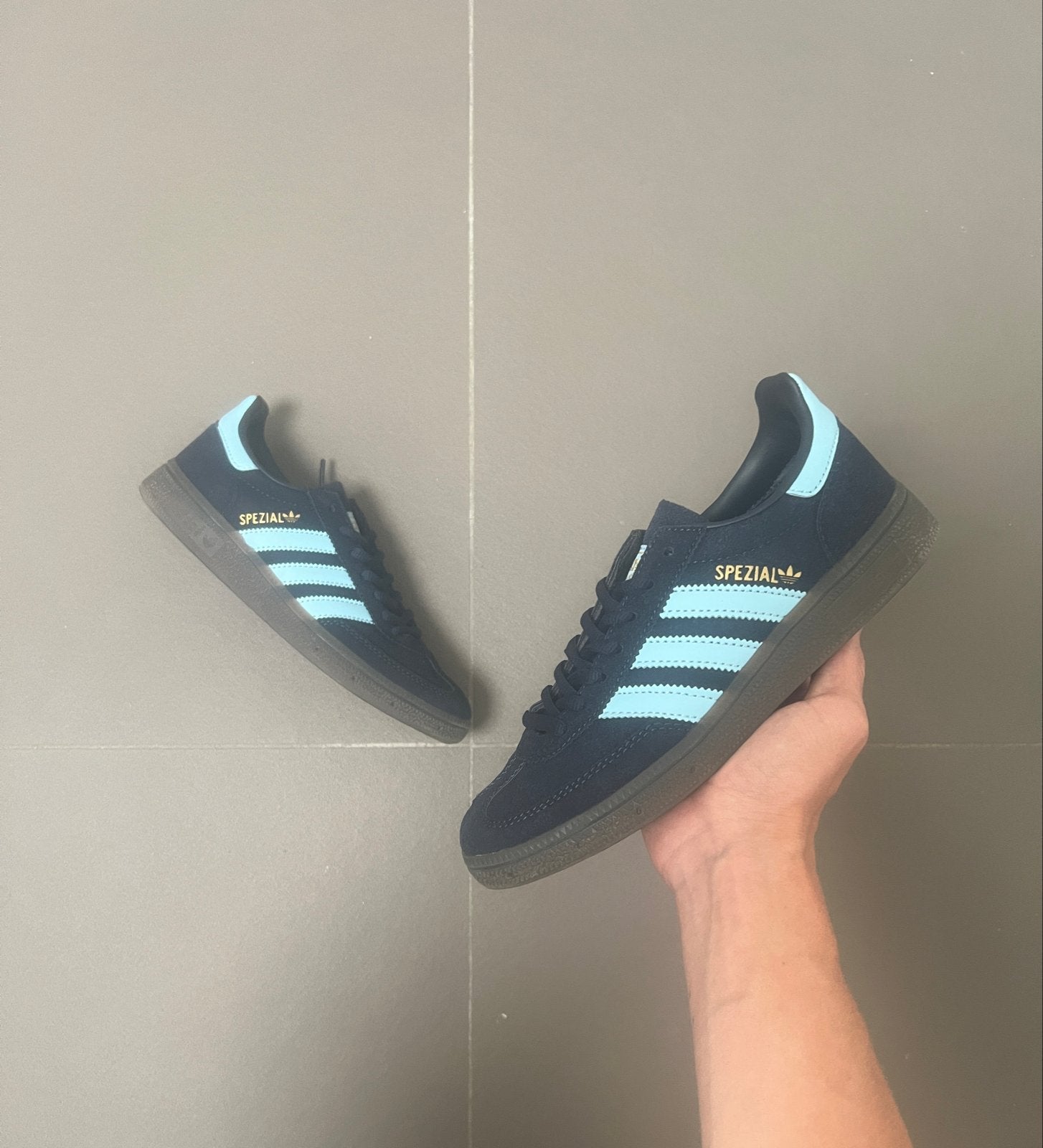 Adidas Spezial, Donkerblauw, lichtblauw, doe gerust een bod!, Kleding | Dames, Blauw, Ophalen of Verzenden, Sneakers of Gympen