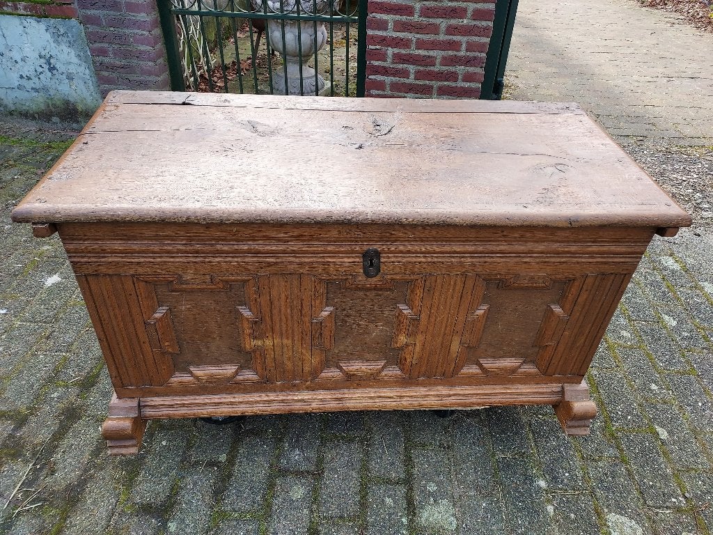 Antieke eiken dekenkist, te dateren 19e eeuw., Ophalen