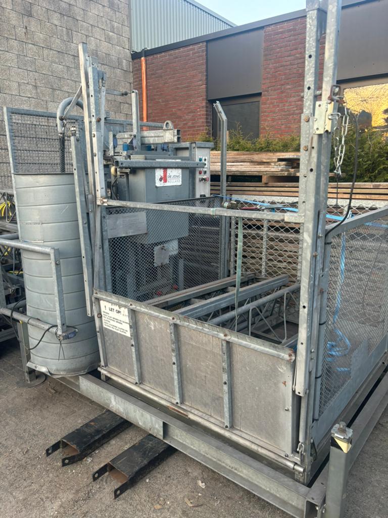 De Jong Holland Bouwlift MP50 - 2005 - 500 kg - 25 mastdeel, Doe-het-zelf en Verbouw, Bouwliften, Ophalen, Zo goed als nieuw, Bouwlift