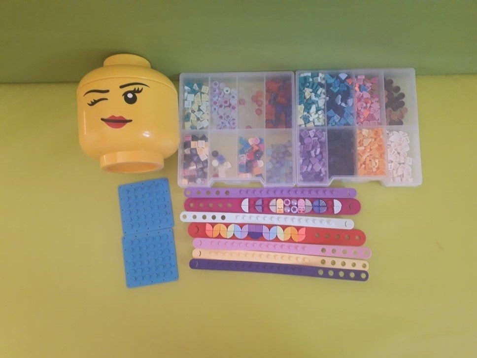 Lego DOTS set met opbergdozen en extra steentjes, Kinderen en Baby's, Speelgoed | Duplo en Lego, Gebruikt, Overige thema's, Lego
