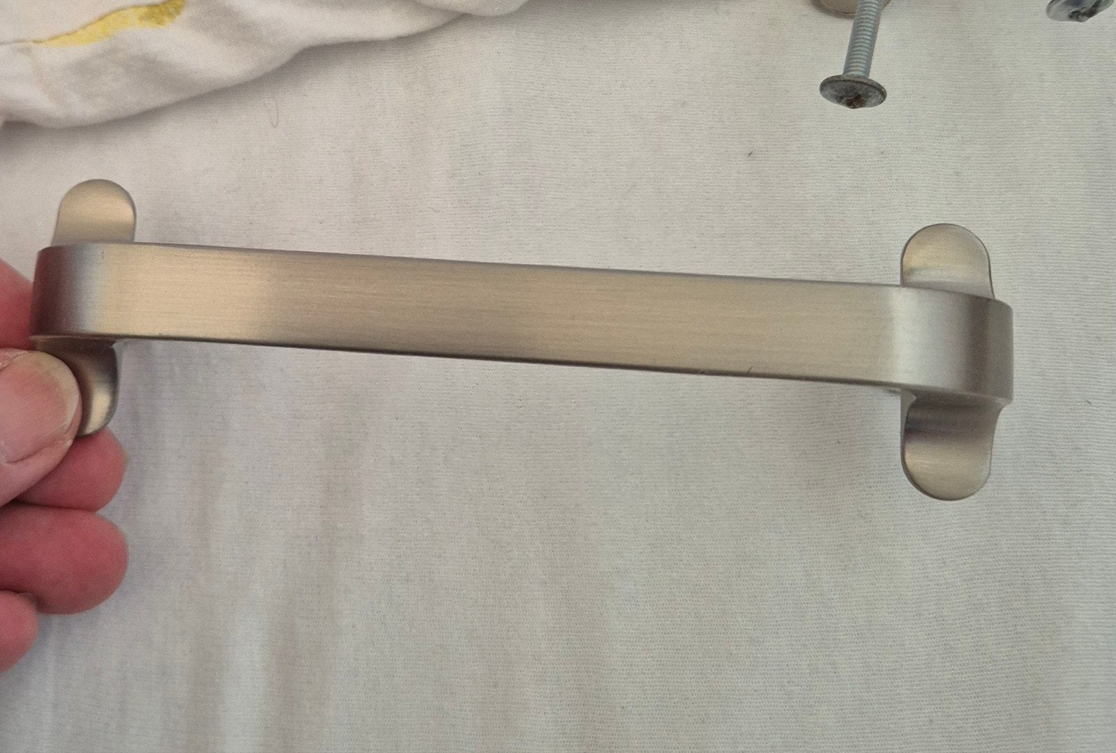 Set van 22 geborsteld stalen handgrepen met schroeven, Ophalen of Verzenden, Zo goed als nieuw, Minder dan 50 mm, Schroeven