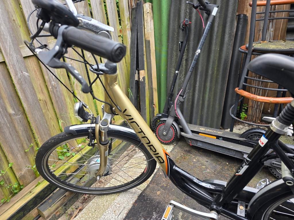 Elektrische fiets - accu laadt, geen ondersteuning, Fietsen en Brommers, Elektrische fietsen, Minder dan 30 km per accu, Gebruikt