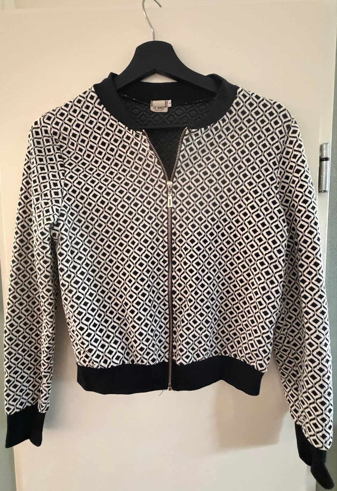 IZ Naiz Collection Bomberjack Zwart/Wit Maat S, Ophalen of Verzenden, Zo goed als nieuw, Maat 36 (S), Zwart