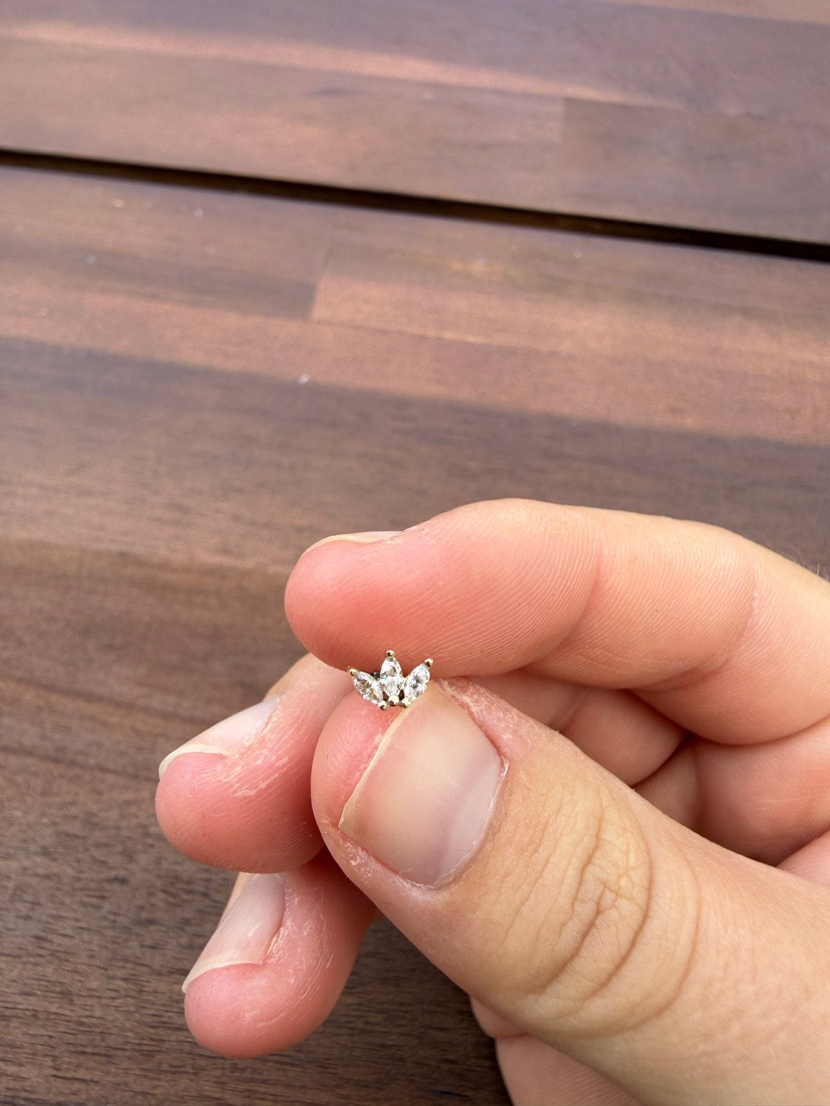Gouden Oorpiercing met zirkonias - zo goed als nieuw, Sieraden, Tassen en Uiterlijk, Piercings, Ophalen of Verzenden, Zo goed als nieuw