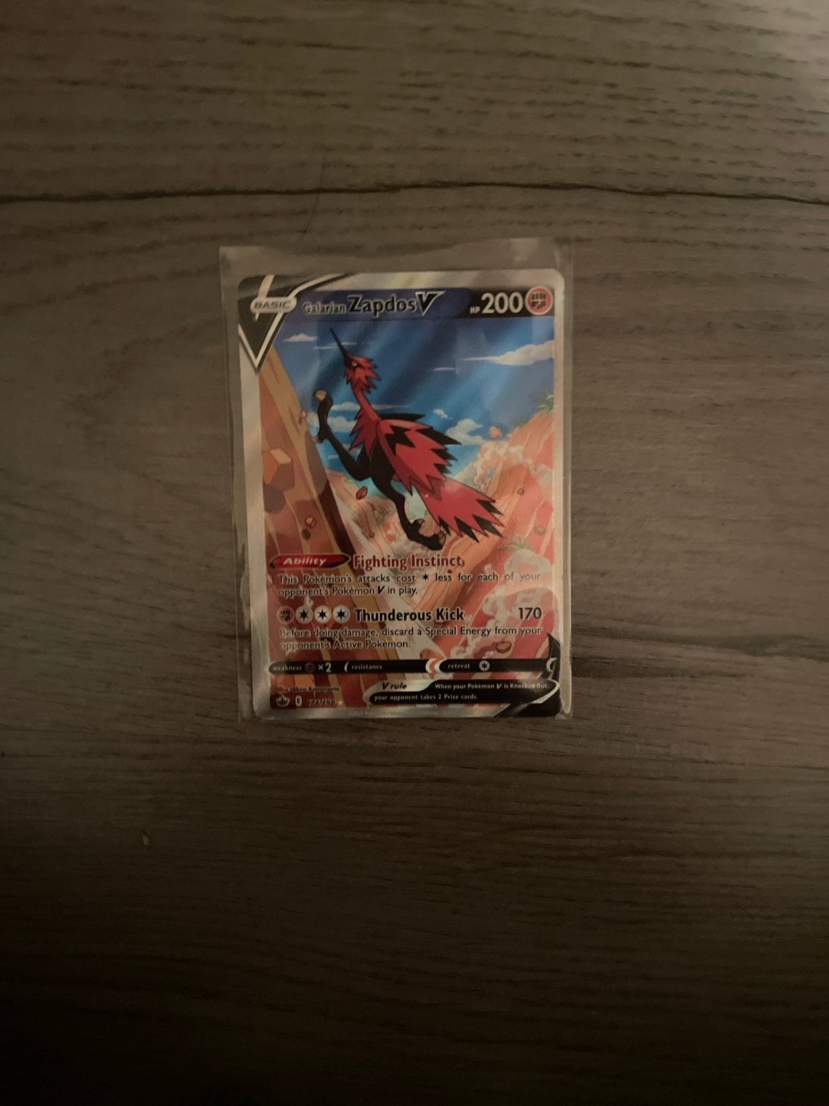 Galarian Zapdos V Pokémon Kaart (223/198), Hobby en Vrije tijd, Verzamelkaartspellen | Pokémon, Ophalen of Verzenden, Zo goed als nieuw