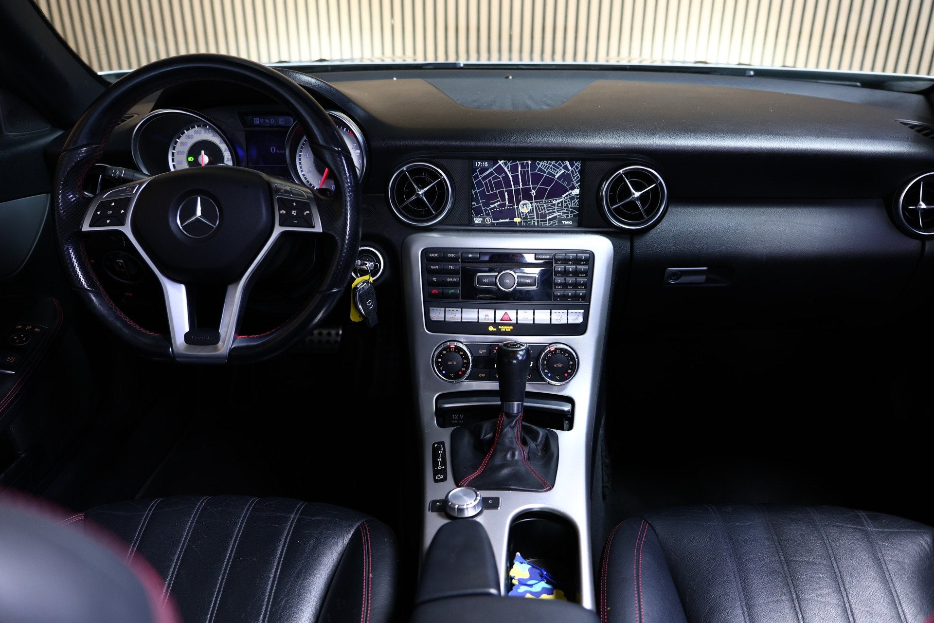 Mercedes-Benz SLK 250 AMG AUT NAVI PANO AIRSCARF STOELVW ECC, Auto's, Mercedes-Benz, Achterwielaandrijving, Gebruikt, Zwart, 4 cilinders