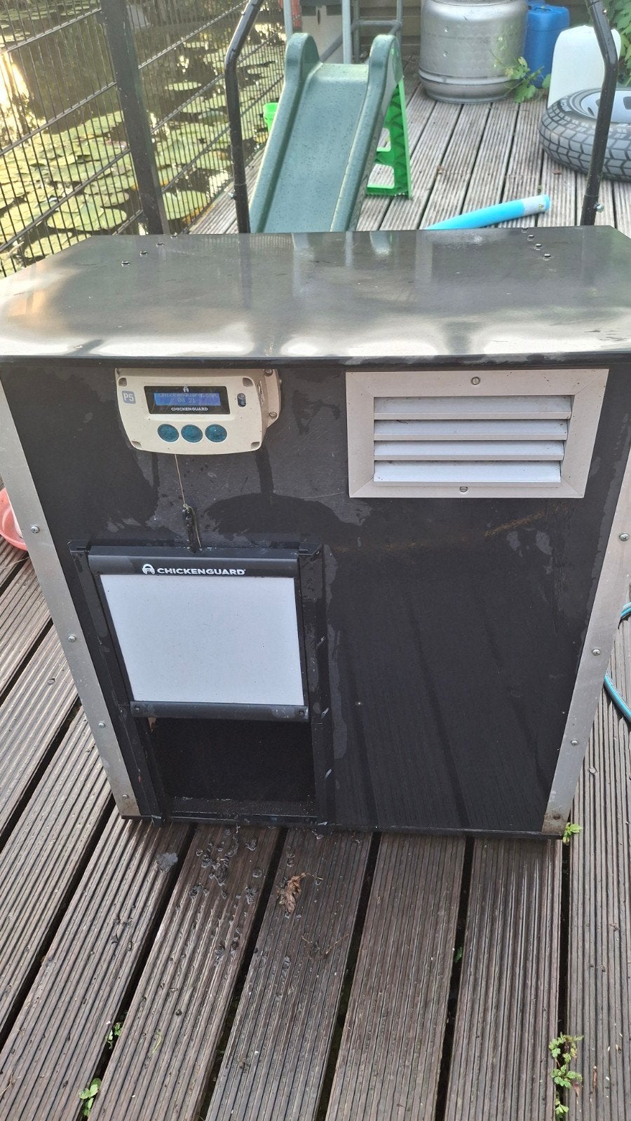 Bloedluis vrij kippenhok grijs trespa als nieuw chickenguard, Ophalen, Zo goed als nieuw, Kippenhok of Kippenren