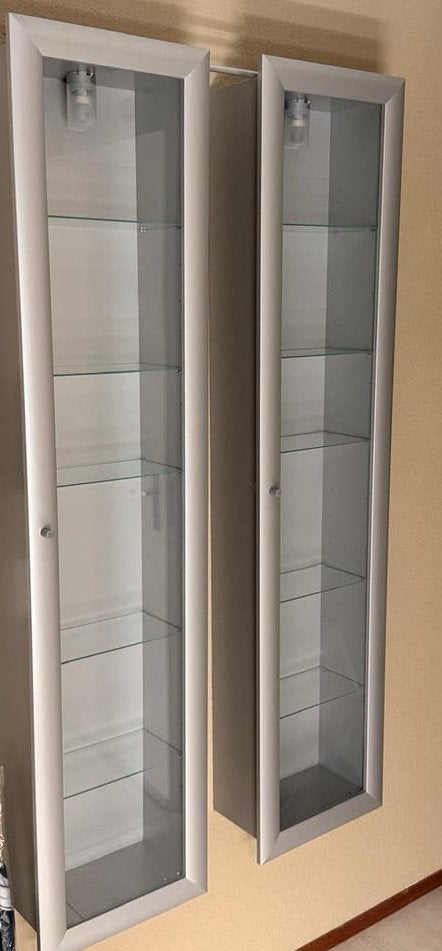 Smalle vitrinekasten (2x) met verlichting!, Ophalen, Minder dan 50 cm, Met deur(en), Zo goed als nieuw