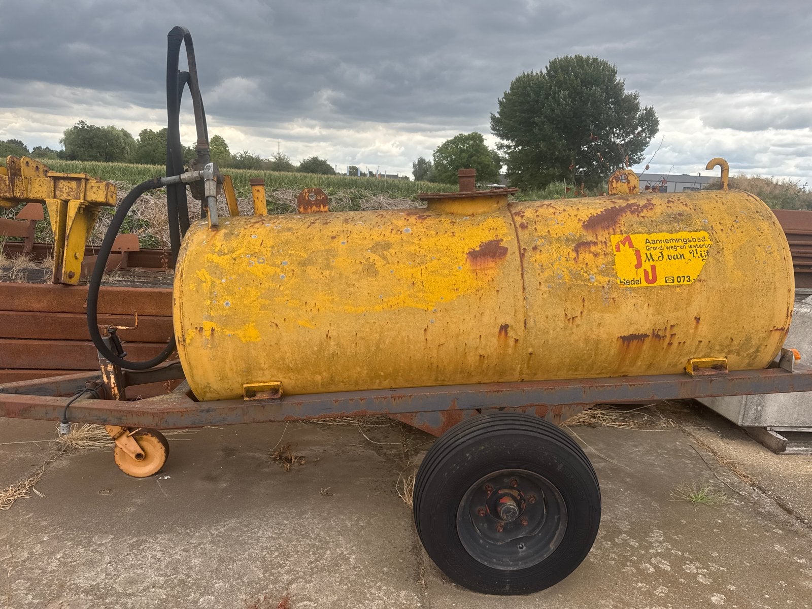 Mobiele Dieseltank 2000L op Onderstel, Ophalen