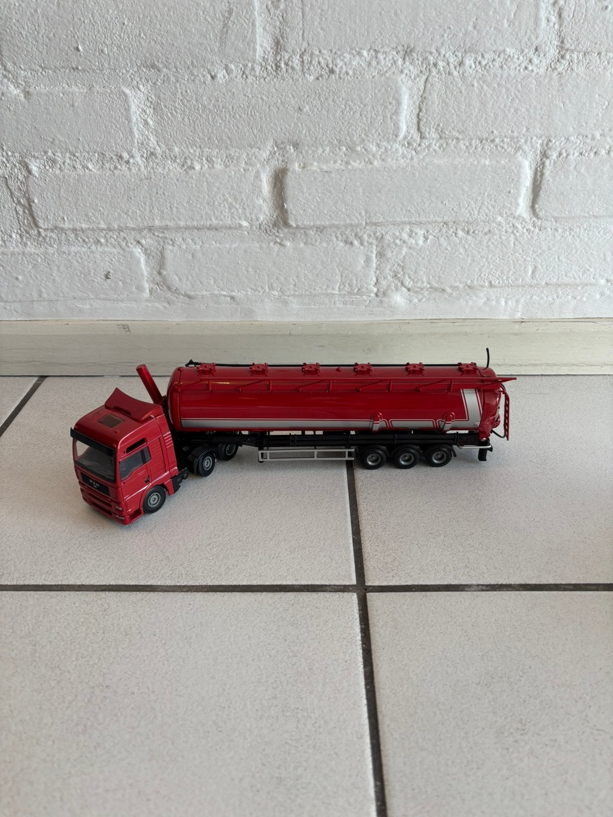 MAN TGA XLX 6x2 met Kippende Silo oplegger 1:50, Ophalen, Gebruikt, Bus of Vrachtwagen, Lion Toys